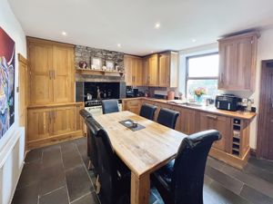 Kitchen Diner- click for photo gallery